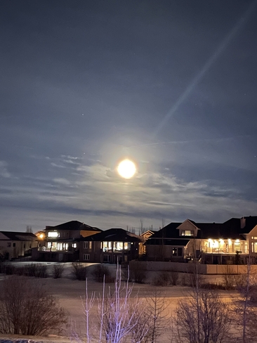 Full Moon Leduc, Alberta | T9E 0M4