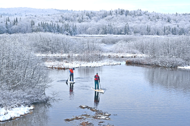 Planche à pagaie en hiver Lac-Saint-Charles, La Haute-Saint-Charles, Québec, QC