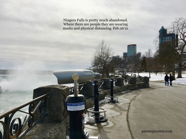 No people at Niagara Falls on warm Feb. day. #backyardweather 6650 Niagara Pkwy, Niagara Falls, ON L2G, Canada