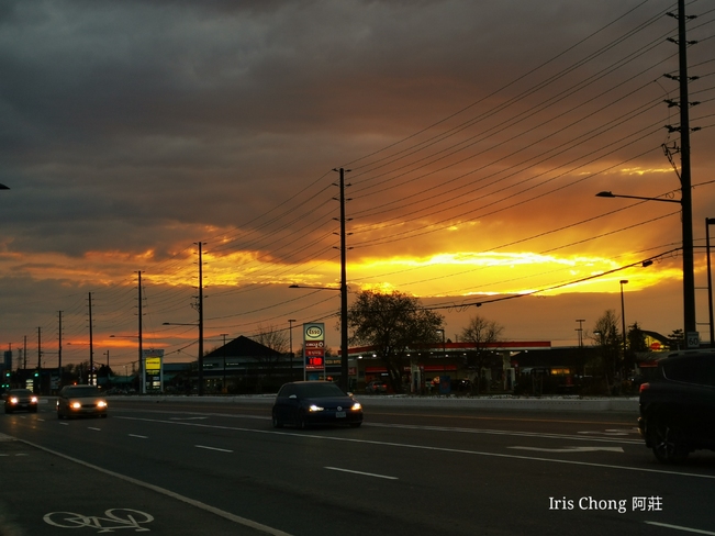 Unexpected Cloudy sunset on fire! 7:45pm 13C Thornhill - April 14 2021 Thornhill, ON