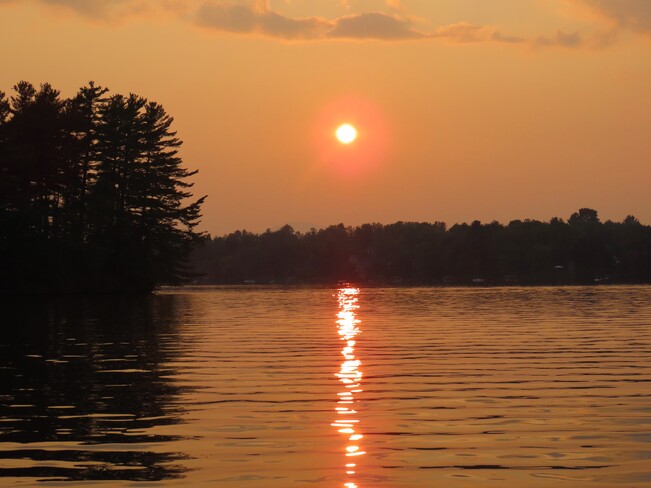 Coucher de soleil. Lac Magog, Québec