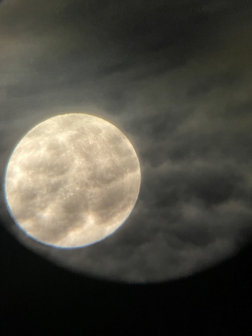 Full Moon Whitby, Ontario, CA