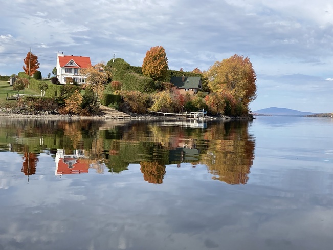 Image d&#39;automne sur le Grand Lac St-François à lambton