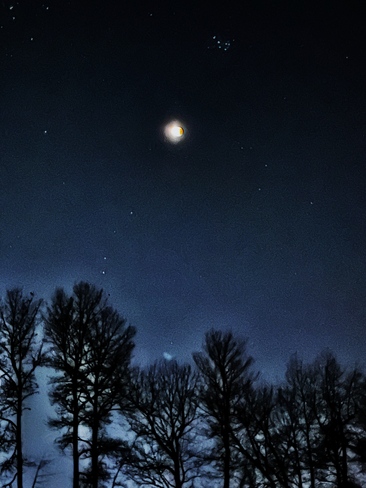 Lunar Eclipse and Pleiades Orléans, ON K1C 6V9