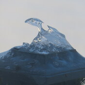 Sculpture de glace après vent fort.