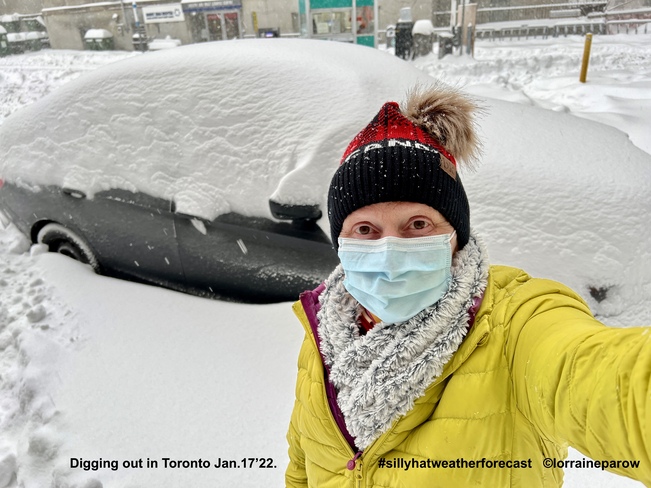 The Gardiner is shut down in snow storm. #sillyhatweatherforecast Toronto, ON