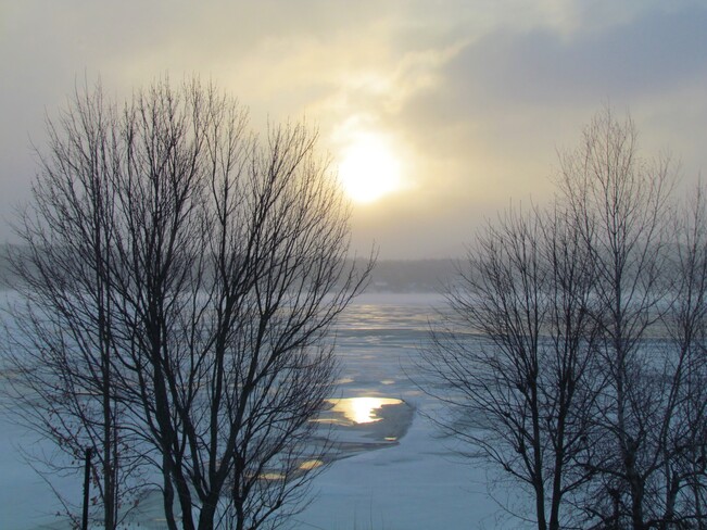 Soleil au Lac Magog. Lac Magog, Québec