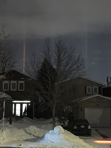 Light pillars Richmond Hill, Ontario | L4C 5V8
