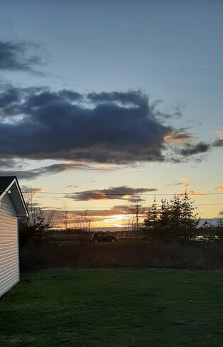 Beaux nuages et beau soleil qui se couche ! Shippagan, NB