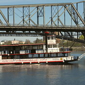 Ottawa Boat Cruise devant le Pont Alexandra