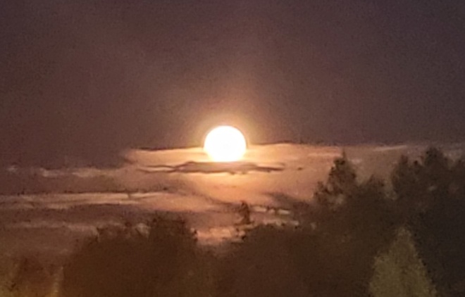 Pleine Lune de Maïs ou Lune de l'Esturgeon Saint-Étienne-de-Lauzon, QC