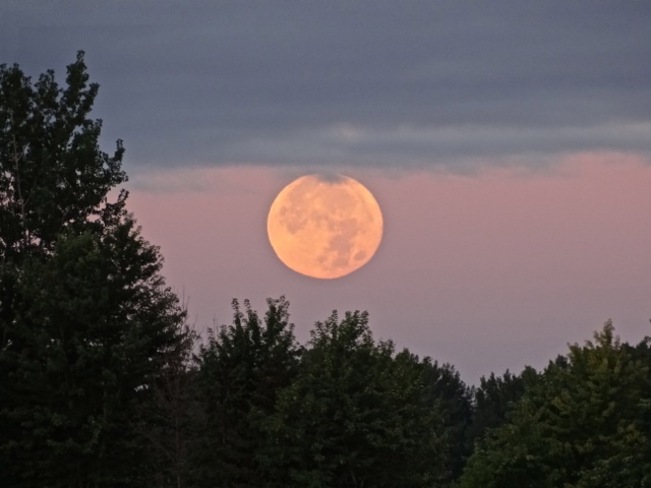 C’est la pleine lune ce matin Boucherville, QC