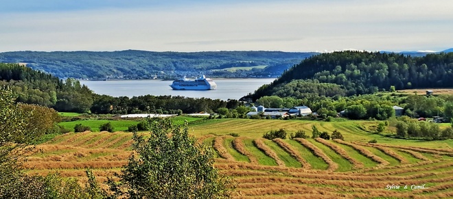 Paysage d'automne du Fjord de la Baie, Saguenay La Baie, Saguenay, QC