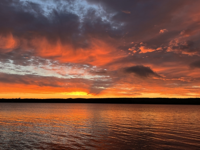 Lever soleil au lac Beaulac-Garthby, Québec, CA
