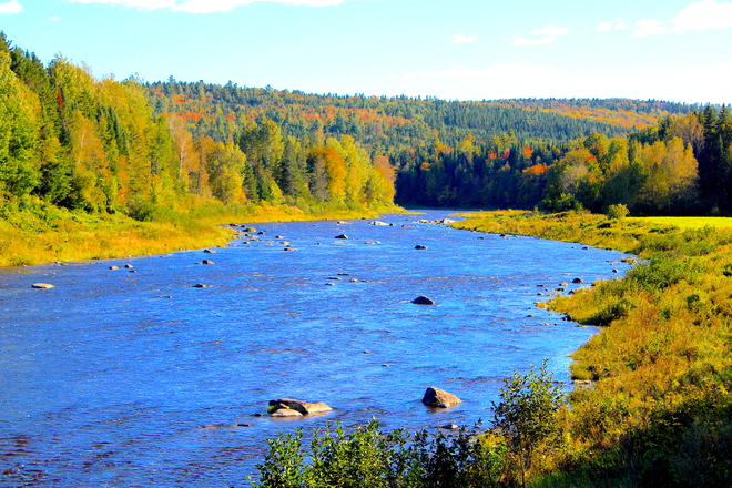 Et coule la rivière entre ses couleurs Québec, QC