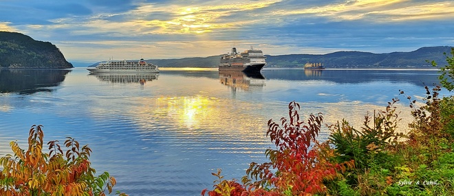 Majestueux est le Fjord de la Baie, Saguenay. La Baie, Saguenay, QC