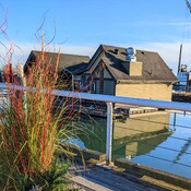 The floating restaurants in Steveston Fisherman's Wharf