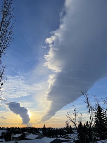 Weird clouds 239 Edgehill Dr NW, Calgary, AB T3A 2W6, Canada