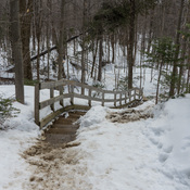 Escaliers dans les sentiers en hiver
