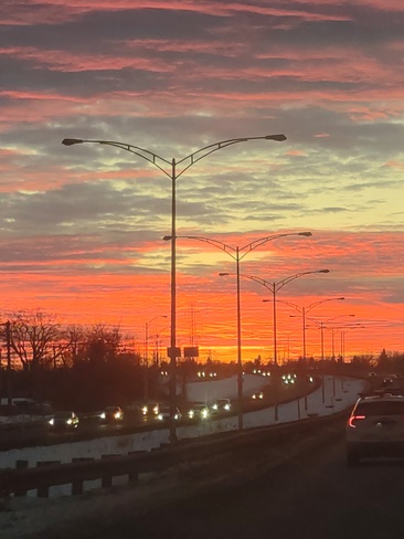magnifique coucher de soleil sur la 440 ouest. Montréal, QC