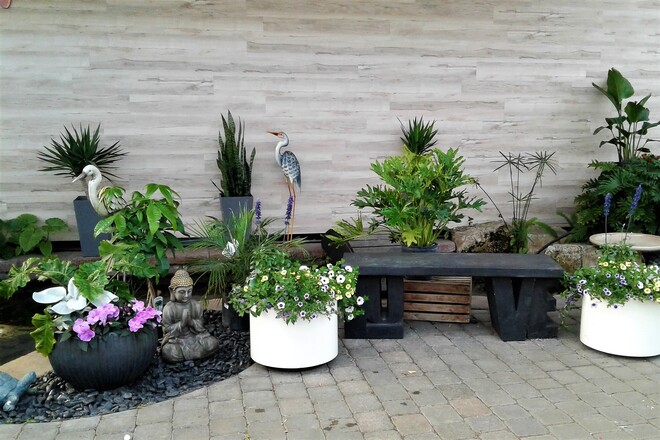 The beauty of of a Zen Garden. Charbonneau L'Expert inc., Boulevard Samson, Laval, QC