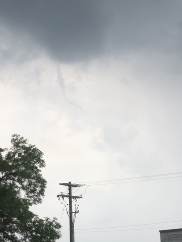 Small funnel cloud started, lasted a minute and dissapated Stonewall, Manitoba, CA