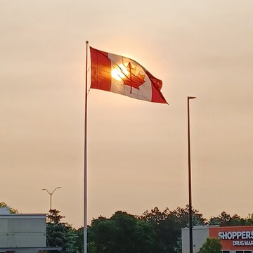 Hazy morning at South Common Centre mississauga due to fire smoke on 06 June 23