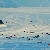 Camping d'hiver pour la pêche blanche sur le Fjord de la Baie, Saguenay.