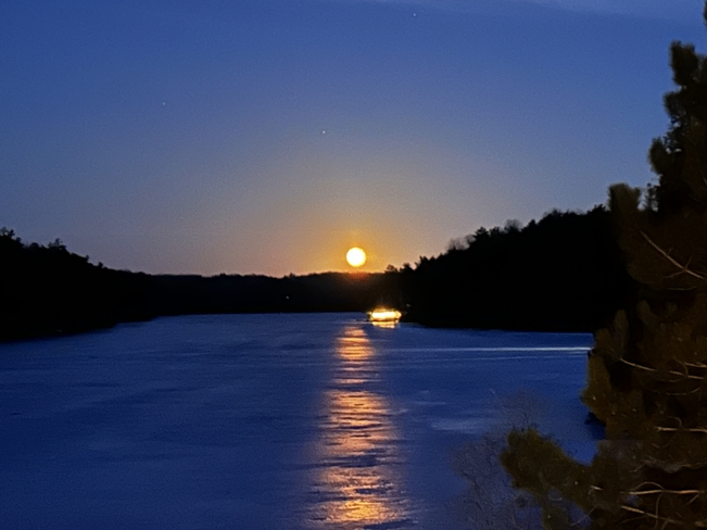 Full moon Whitewater Region, Ontario | K0J 1Y0