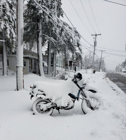 Pas de moto aujourd'hui, tempête de neige. (jg) Laval-des-Rapides, QC