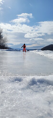 on patine au lac Duhamel, QC