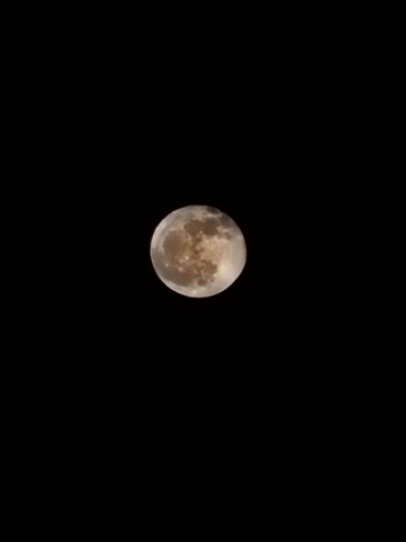 Full Moon Cambridge, Ontario, CA